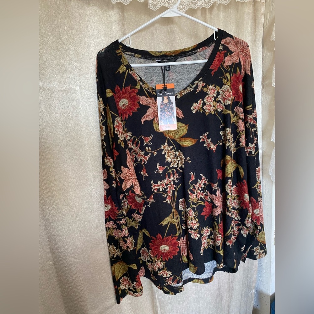 Well Worn Black Long Sleeve Floral V-Neck Top sweater blouse